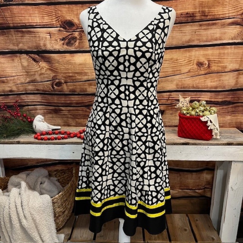 JONES WEAR BLACK & WHITE‎ SLEEVELESS TANK DRESS WITH YELLOW DETAIL, SIZE 4, EUC